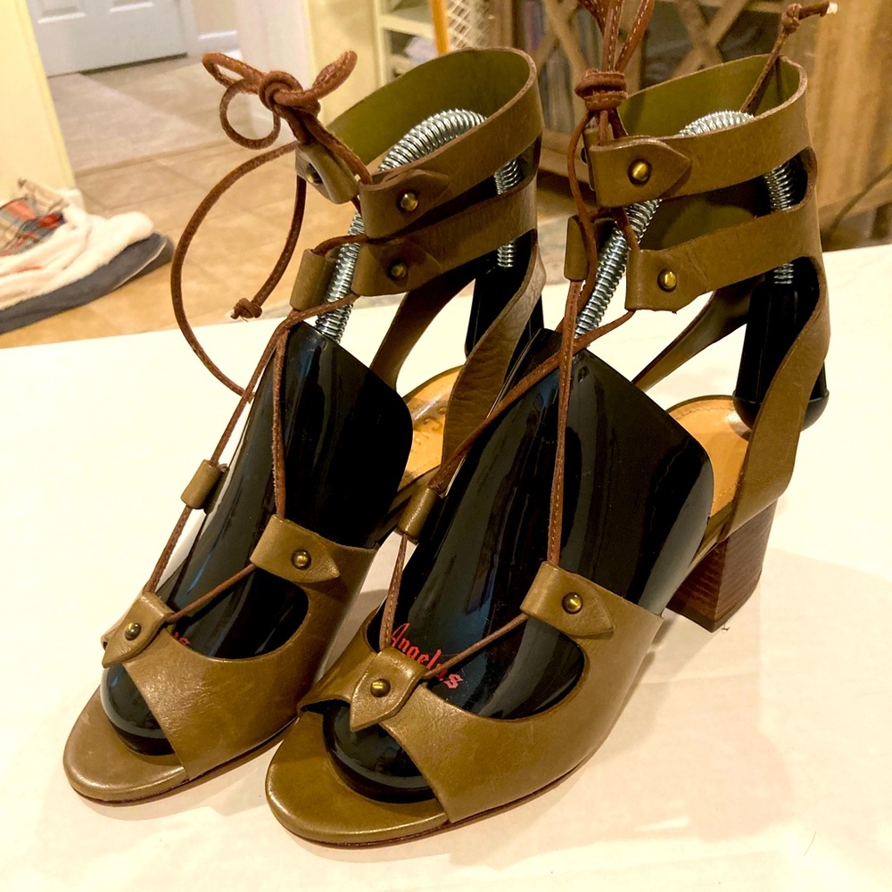 Schutz sandals size 4us all leather in green